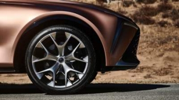Новый кроссовер Lexus получит систему 4D-навигации