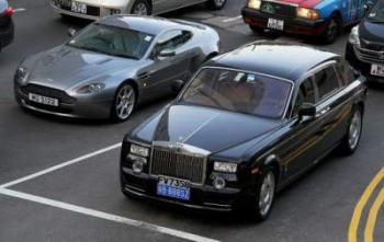 Взаимные оскорбления: между Rolls-Royce и Aston Martin назревает скандал