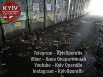 В сети показали фото разрушений моста в Киеве