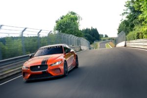 Jaguar впервые обновил «заряженный» седан Jaguar XE SV Project 8