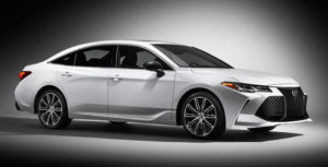Toyota назвала цены на обновленный седан Toyota Avalon‍