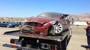Tesla S снова попал в аварию
