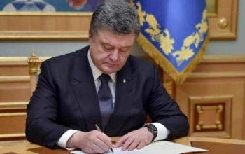 Порошенко подписал закон об упрощении ввоза автомобилей