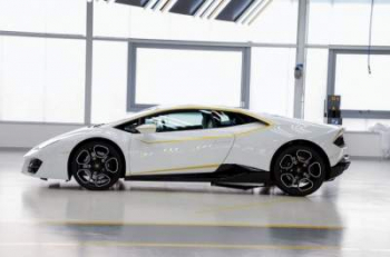 Папа Римский продает свой суперкар Lamborghini Huracan
