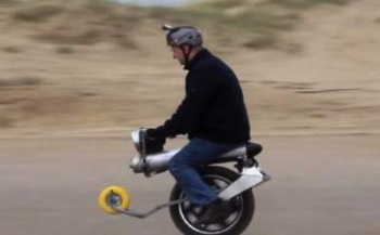 В Сети показали, как ездит самый мощный одноколесный мотоцикл