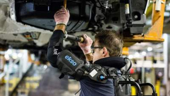 Сотрудники Ford будут собирать автомобили в экзоскелетах