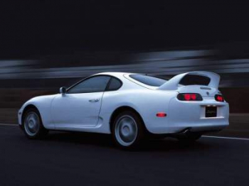 В Toyota вспомнили историю эволюции модели Supra