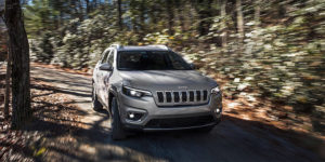 В России на 15-250 тысяч рублей рублей подорожали автомобили Jeep‍