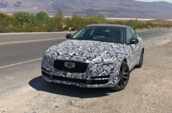 Новый Jaguar XE "засекли" на тестах