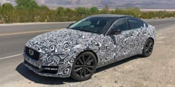 Новый Jaguar XE "засекли" на тестах