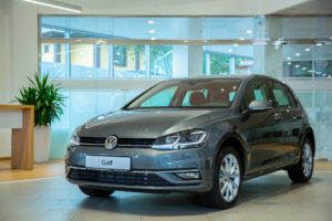 Вернувшийся в РФ Volkswagen Golf передали первому покупателю‍