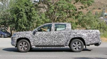 Новую версию Mitsubishi L200 впервые засняли на дороге