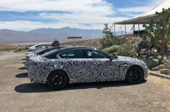 Новый Jaguar XE "засекли" на тестах
