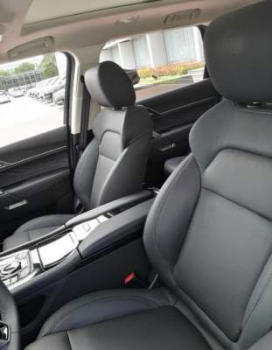 В Сети появились живые фото китайского клона Range Rover Sport