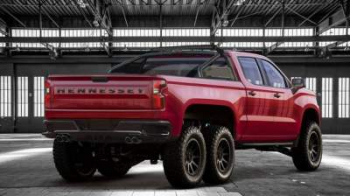 Пикап Chevrolet поставили на шесть колес