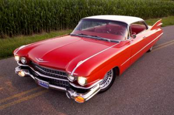 На киевской парковке нашли два уникальных Cadillac Eldorado