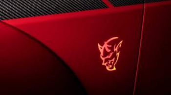 Тюнеры добавили "лошадей" карбоновому Dodge Demon