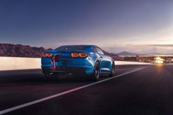 Chevrolet представила мощный электрический Camaro