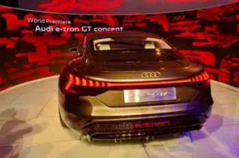 Audi продемонстрировала "золотой" электромобиль
