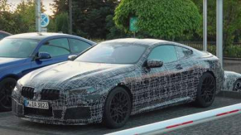 Самую быструю "восьмерку" BMW показали в движении