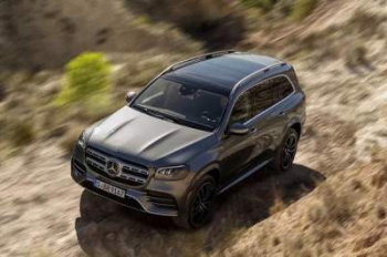 Новый Mercedes-Benz GLS отрывается в пустыне