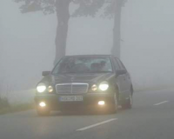 Эксперт поделился советами по вождению во время тумана
